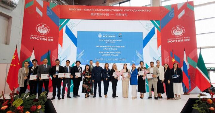 The "BRICS and Shanghai Young Pioneers" award went to representatives from 9 countries